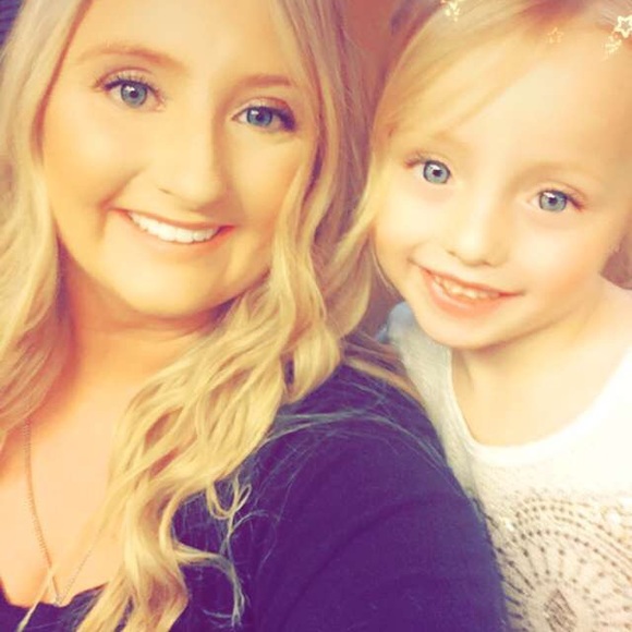 🌻Maggie 🎀👩🏼⚕️ ****Accepting all offers**** - Picture 2 of 4